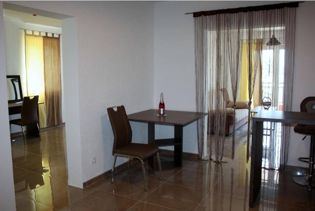 Odessa Mama Apartment Bijela Luaran gambar