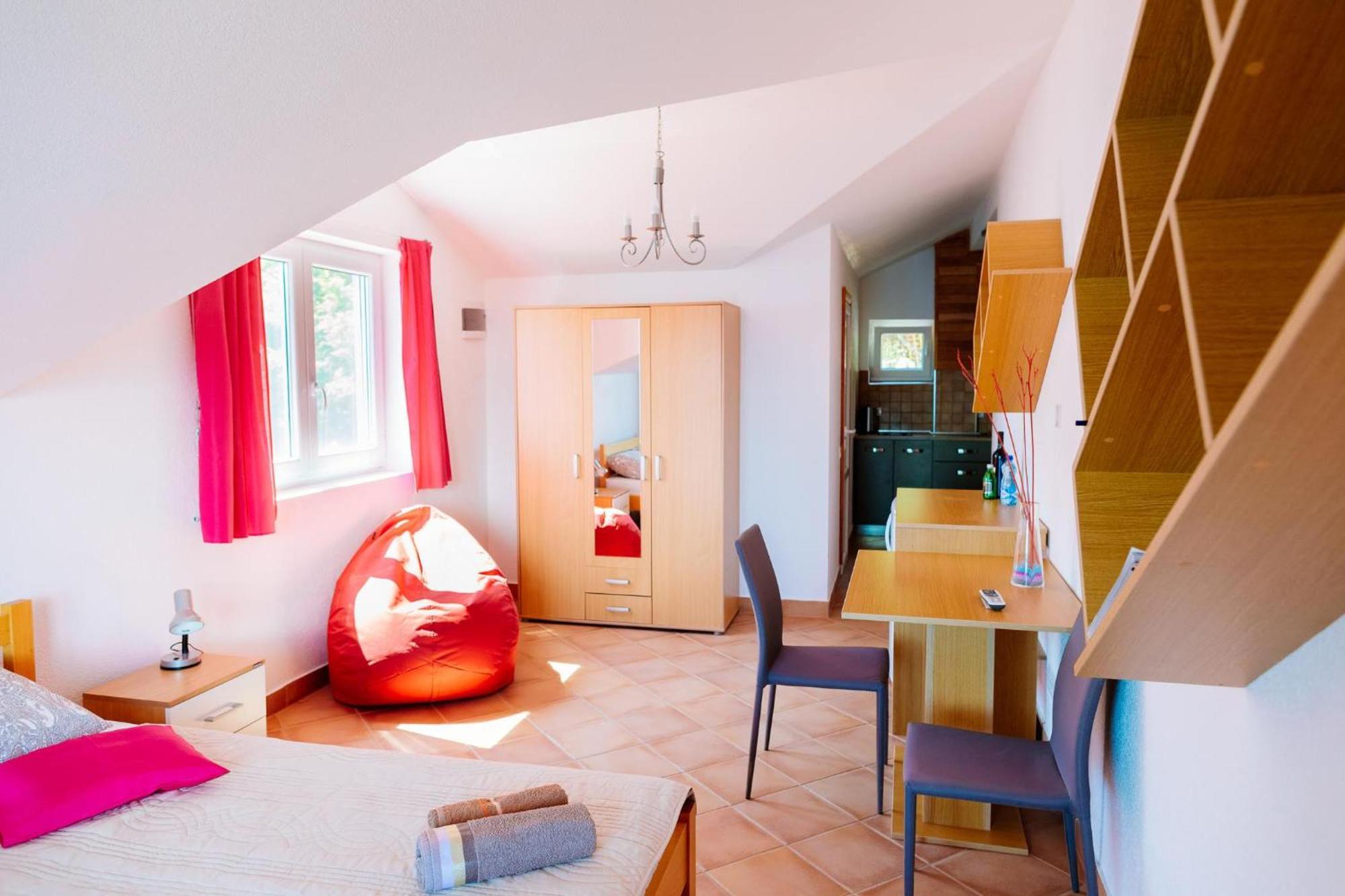 Odessa Mama Apartment Bijela Bilik gambar