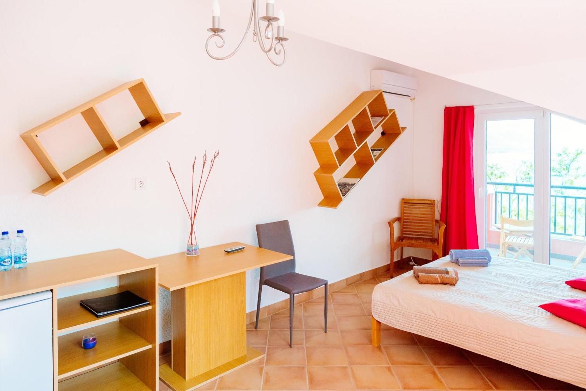 Odessa Mama Apartment Bijela Bilik gambar
