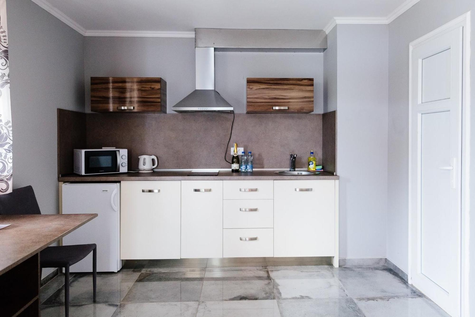 Odessa Mama Apartment Bijela Bilik gambar